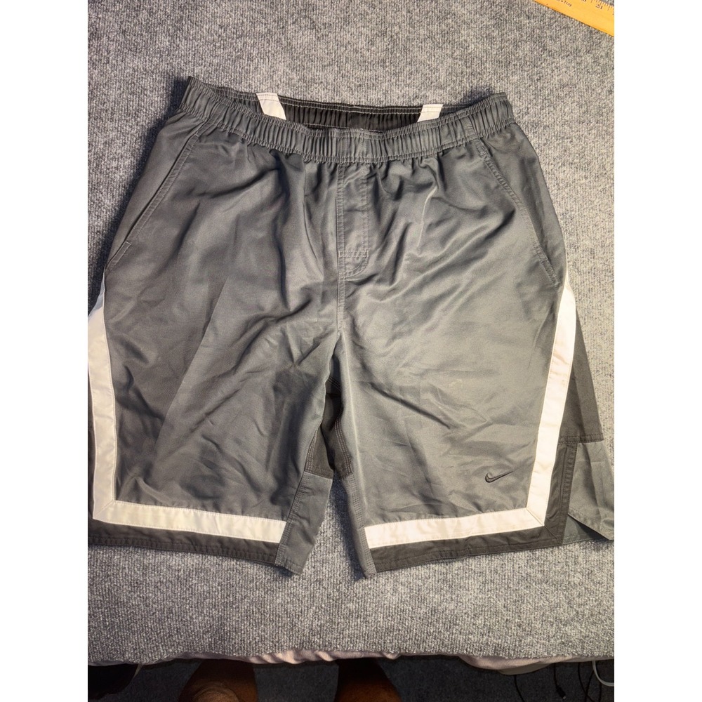 Nike Shorts Mens Large Gray‎ Athletic Fit Pockets Elastic Waist Embroidered Logo